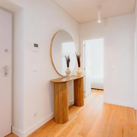 Orange House - Elegant Two-bedroom 1e Lägenhet *