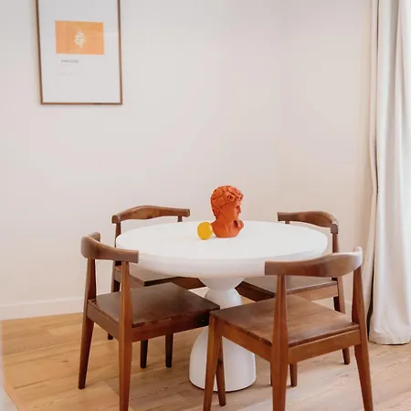 Orange House - Elegant Two-bedroom 1e *