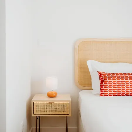 Apartment Orange House - Elegant Two-bedroom 1e Lisbon