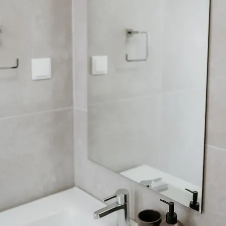 Orange House - Elegant Two-bedroom 1e Appartamento Lisbona